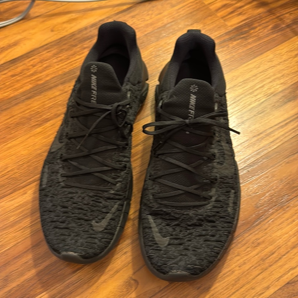 Men’s black nike free 5.0 running  shoes
